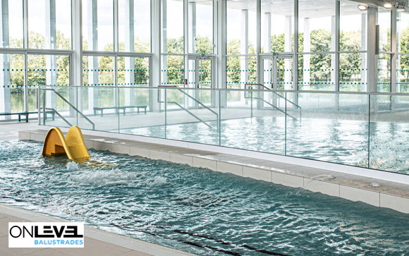 garde-corps en verre pour piscine ONLEVEL