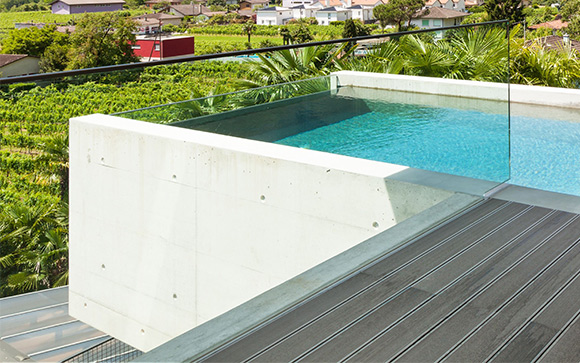 garde-corps verre profil de sol en f encastre terrasse piscine