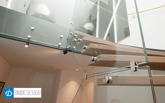 GARDE-CORPS ESCALIER SUR MESURE PAR POINT DE FIXATION INOX DESIGN